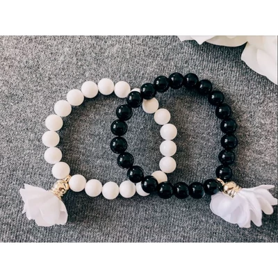 fekete ónix és fehér kagylóhéj lánybúcsús karkötő szett